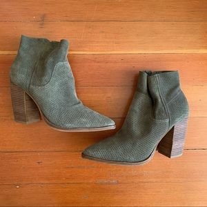 New Vince Camuto Soft Leather Pointed Toe Chunky Wood Heel Ankle Boot Army Green